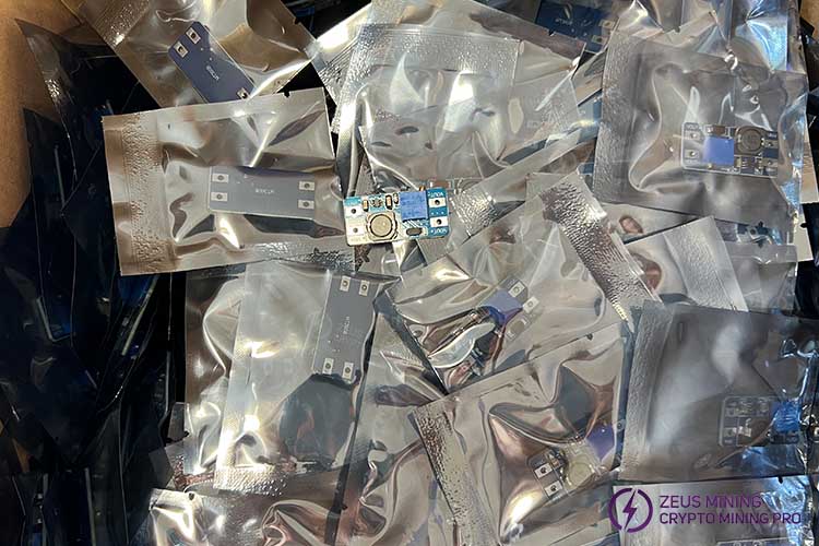 ماژول تقویت جریان مستقیم به مستقیم MT3608 با جریان 2 آمپر ماژول تقویت جریان مستقیم به مستقیم MT3608 با جریان 2 آمپر